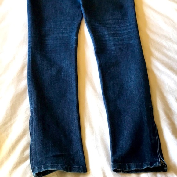 DL 1961 Jean, “Britney Slim Straight” fitted jean, dark wash colour, size 27. - Picture 7 of 14